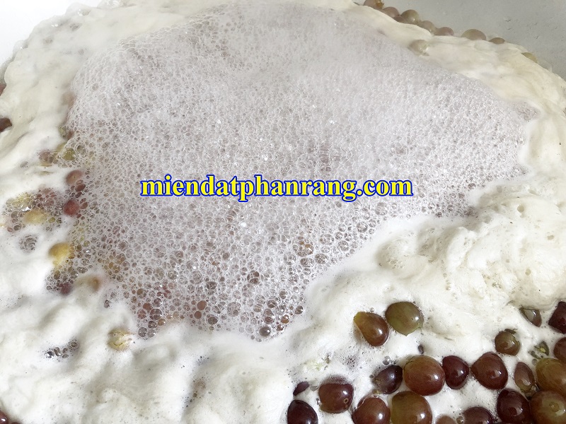 Nấu mứt nho